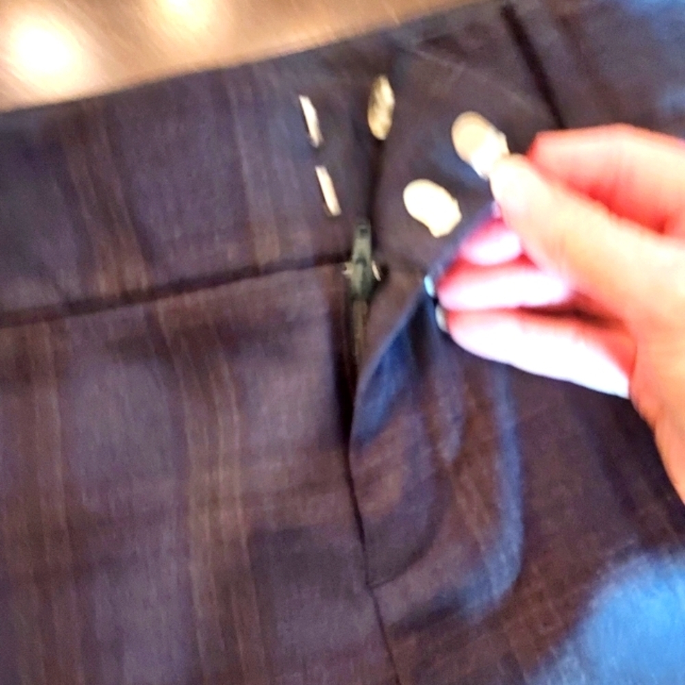Calvin Klein Poly/Rayon Blend Plaid Tapered Ankle Pants. New condition. - Picture 4 of 13